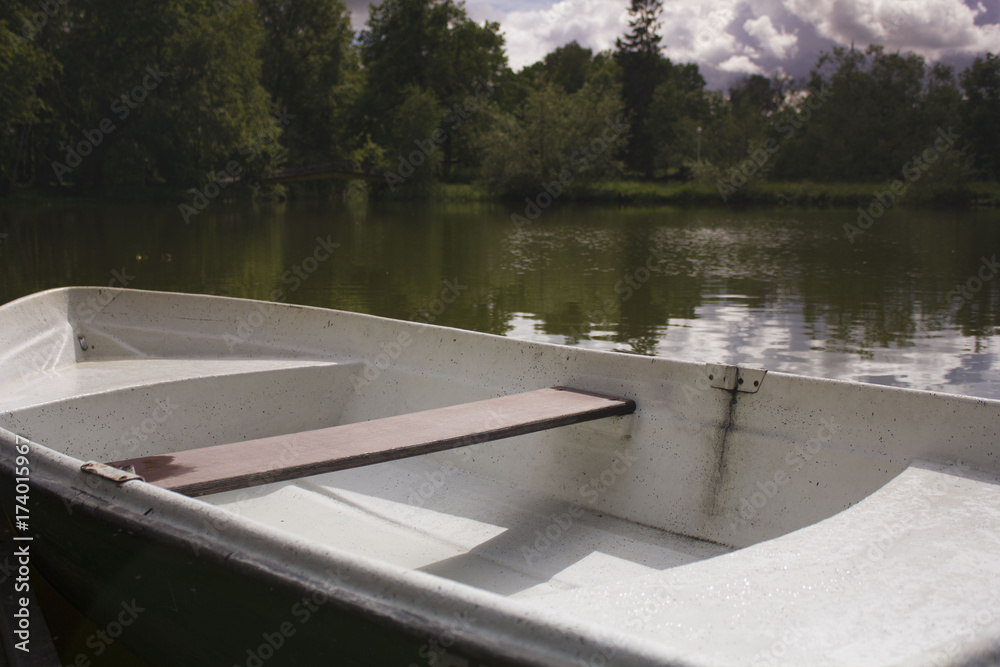 Naklejka premium boats on the shore