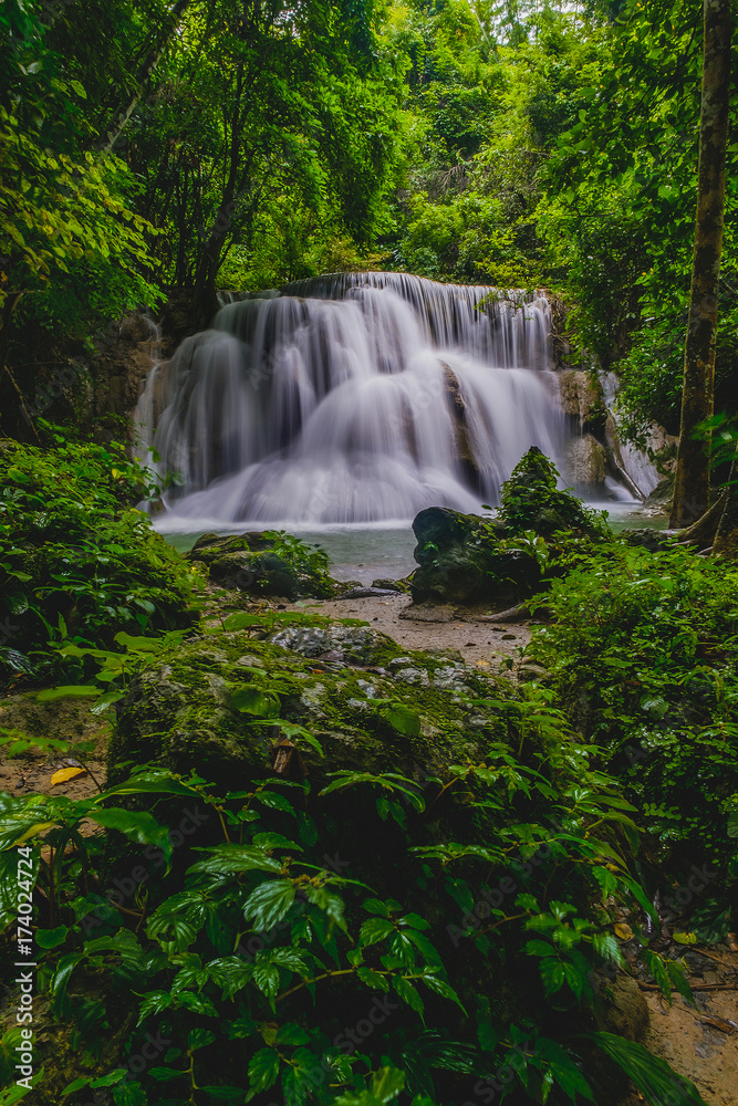 Obraz premium Huai Mae Kamin Waterfall in Kanchanaburi,Thailand
