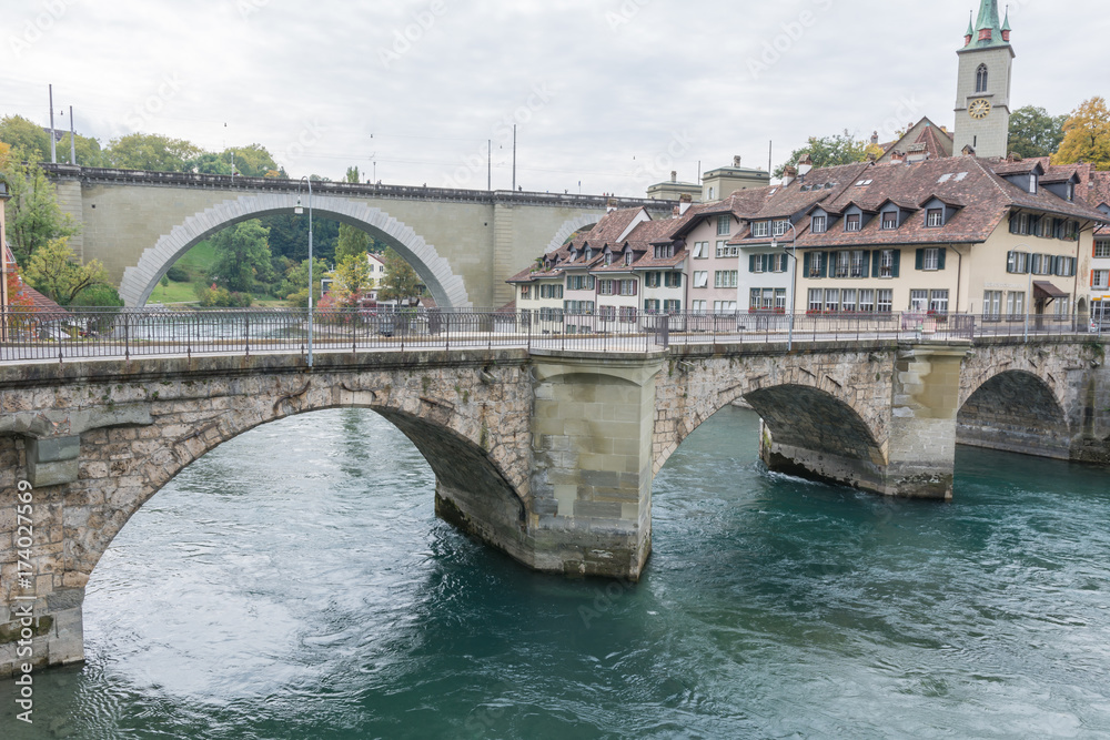 Bern mit Fluss und Brücke 