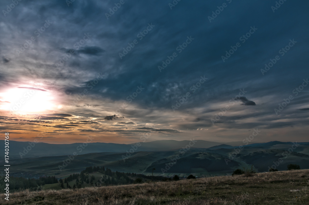Obraz premium Sunset captured on the top of the mountain.