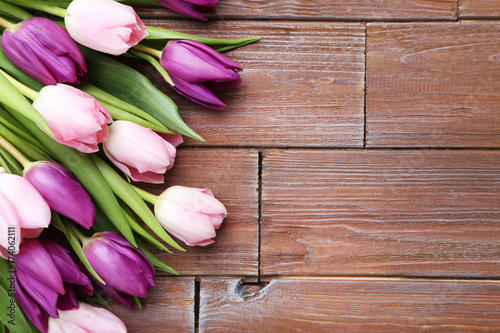 Fototapeta Naklejka Na Ścianę i Meble -  Bouquet of tulips on a brown wooden table