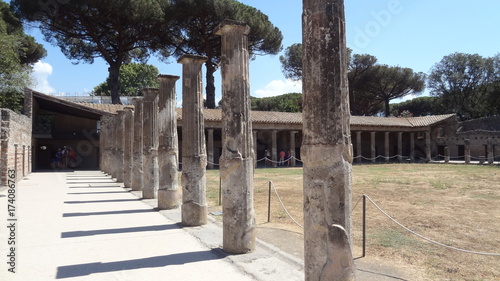 Italie Pompei quadriportique caserne gladiateurs théâtre