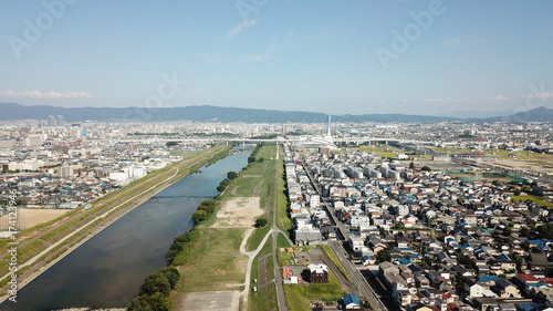 大和川から大阪市と松原市を望む