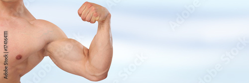 Bizeps stark Stärke Kraft Power Muskeln Textfreiraum Mann Bodybuilder Bodybuilding muskulös jung