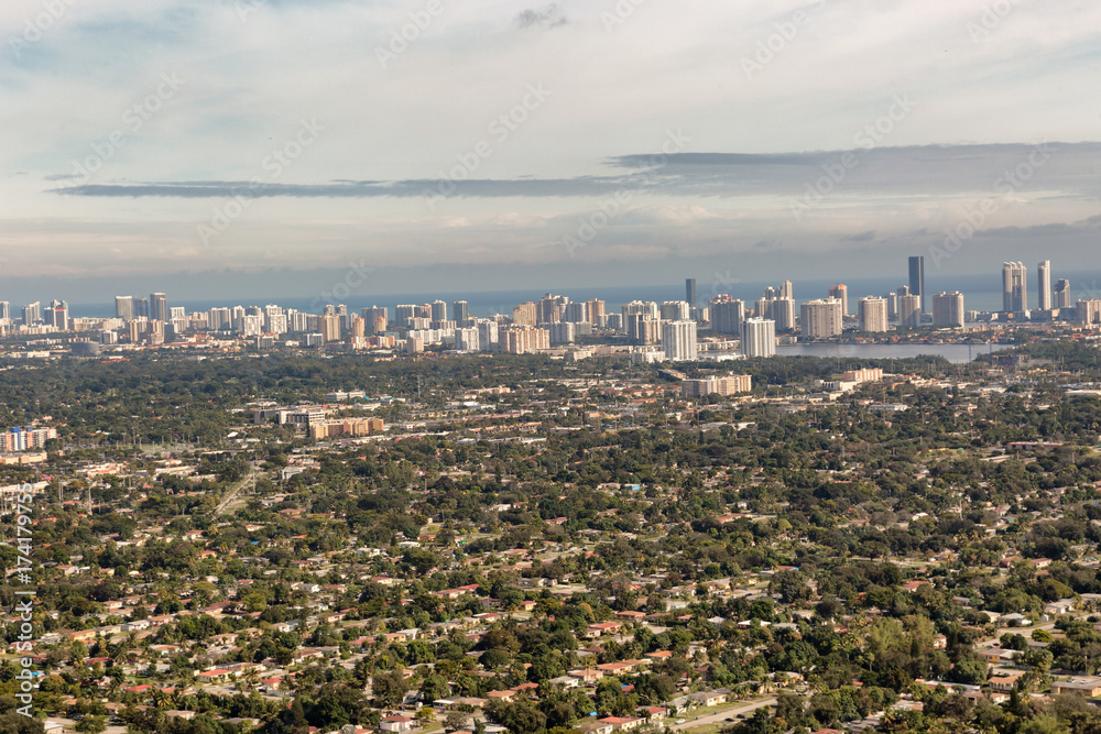 Obraz premium View of Miami from the cabin of the helicopter