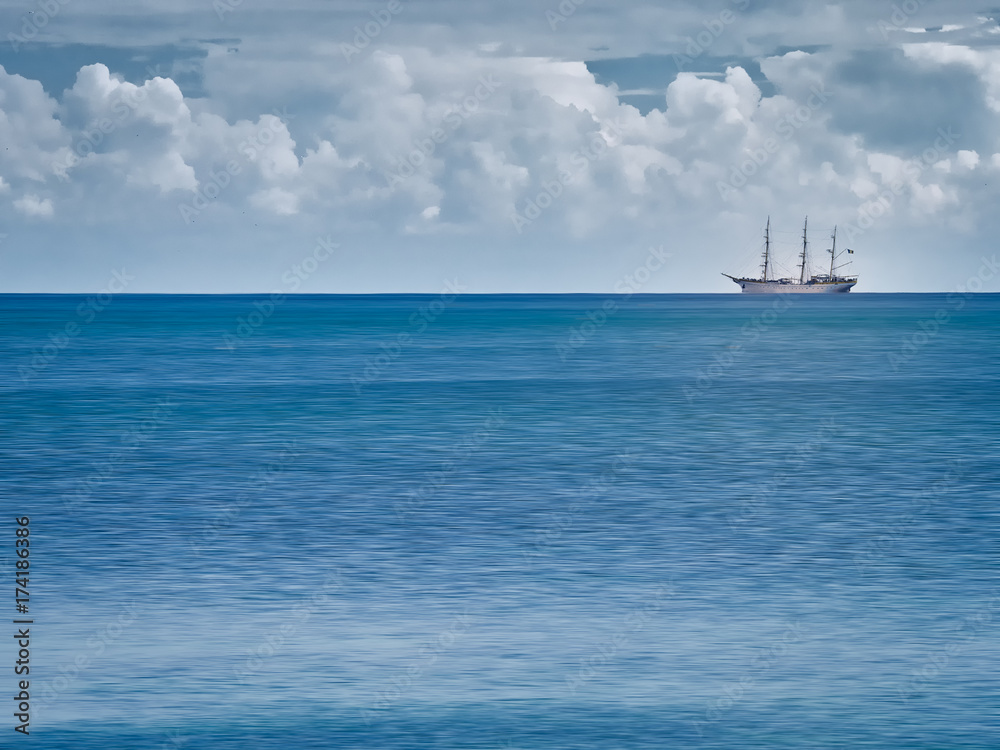Obraz premium Sail boat sailing on calm blue sea water