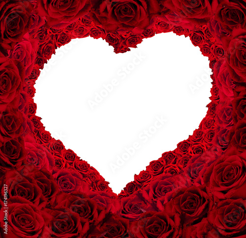 Fototapeta Naklejka Na Ścianę i Meble -  Heart shaped from red roses with isolated background for copy space