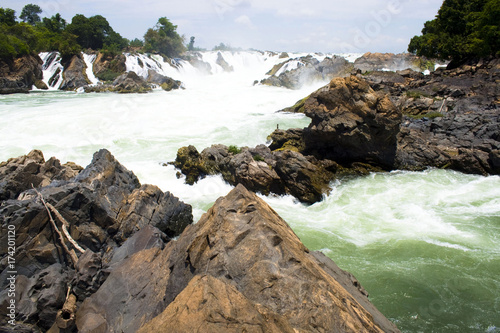 Foto Kon Pa Peng Waterfall at Lao PDR.