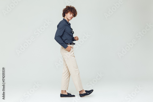 Photos Concentrated young retro man dressed in shirt