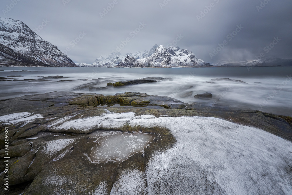 Fototapeta premium Beach Vikten, Lofoten, Norway 2017
