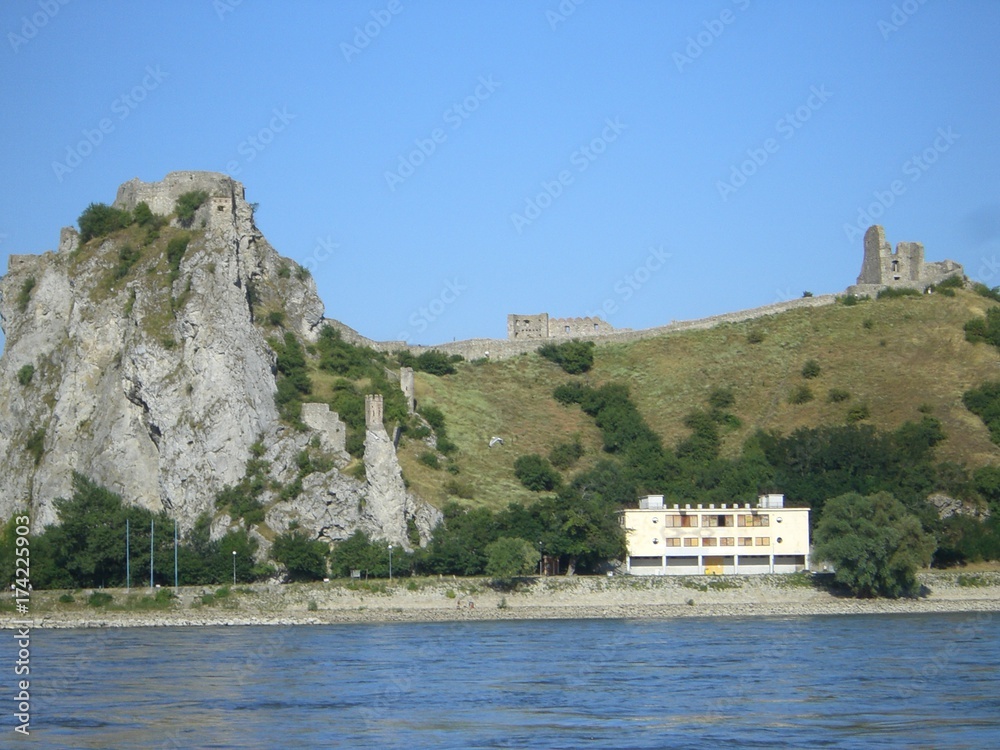 Naklejka premium Auf der Donau mit dem Schlauchboot