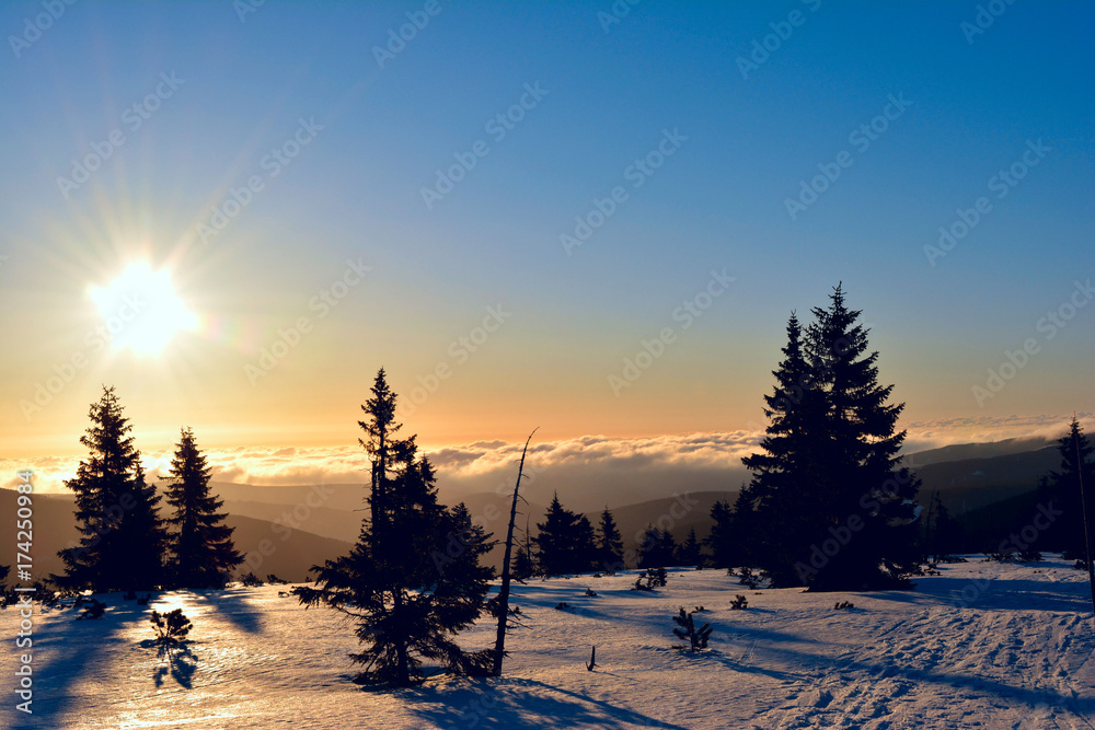 Obraz premium Sunrise in winter Giant Mountains