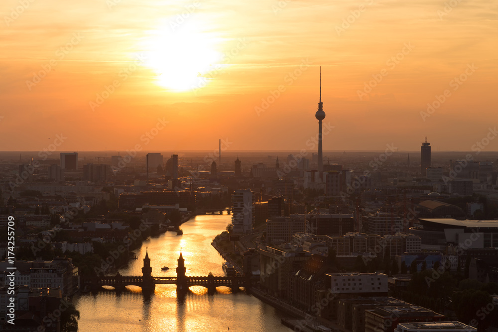 Guten Abend Berlin Sonnenuntergang über der Spree