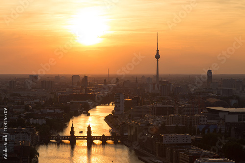 Guten Abend Berlin Sonnenuntergang über der Spree