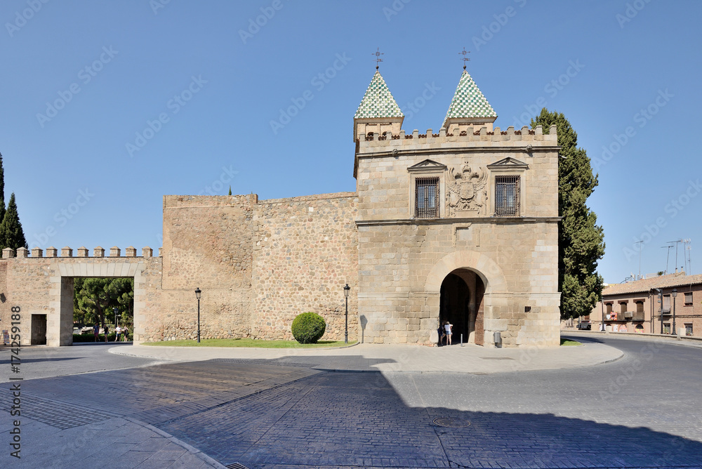 Puerta de Bisagra en Toledo