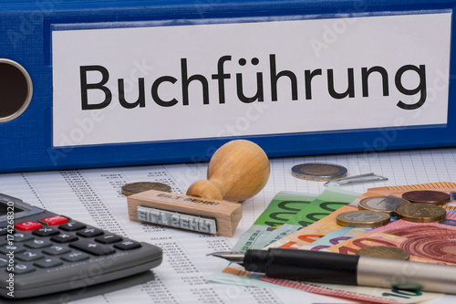 Aktenordner (blau) mit Beschriftung Buchführung photo