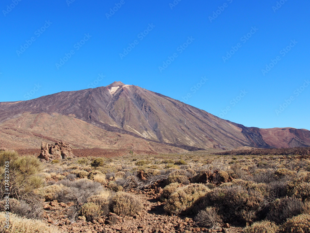 teide mountain in tenerife with surrounding volcanic landscape