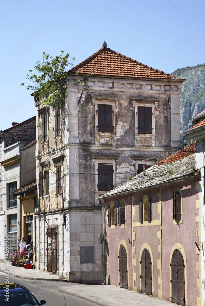 Obraz premium Destroyed building in Mostar. Bosnia and Herzegovina 