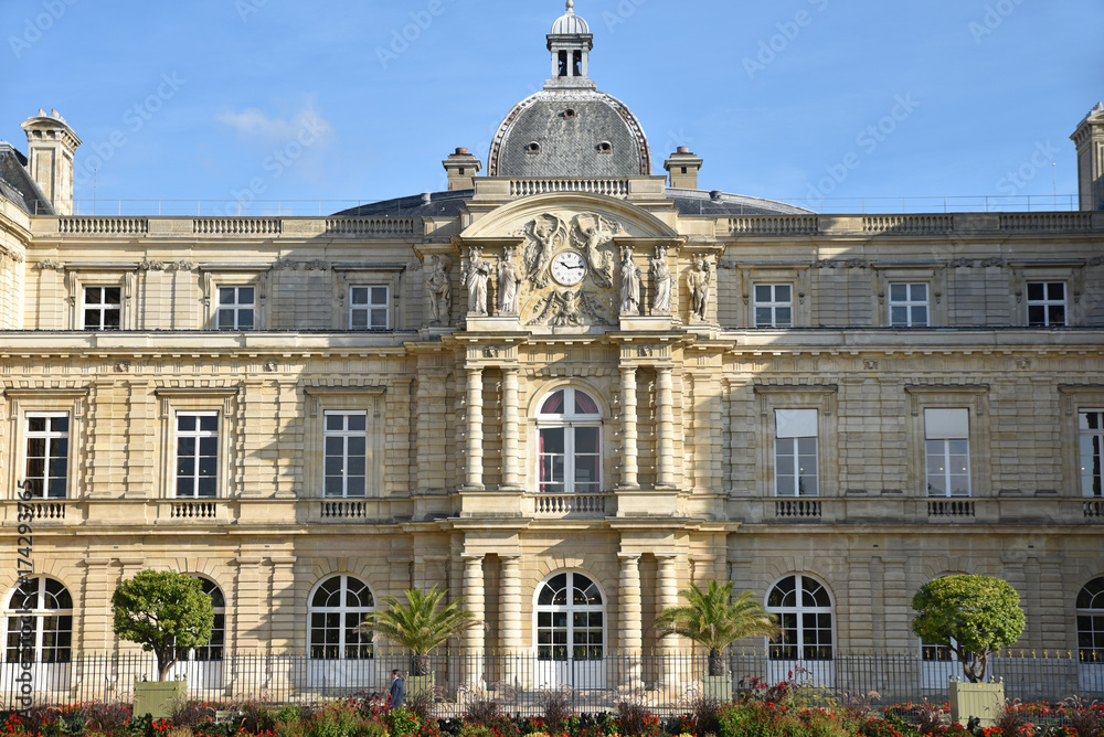 Palais du Luxembourg à Paris en été, France