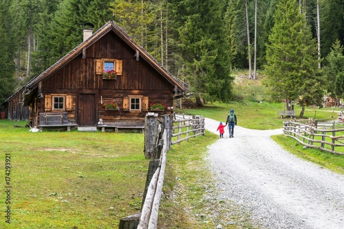 Almhütte und Wanderer im Weißpriachtal in Lungau, Österreich photo