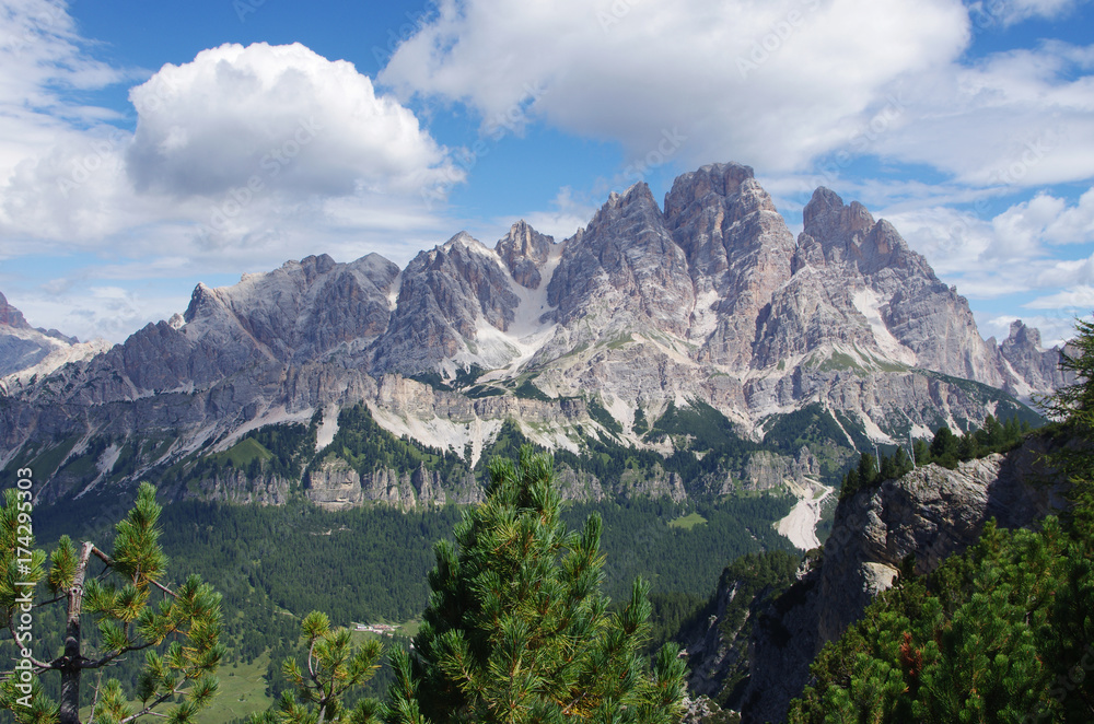Paysage de montagne dans les Dolomites en Italie