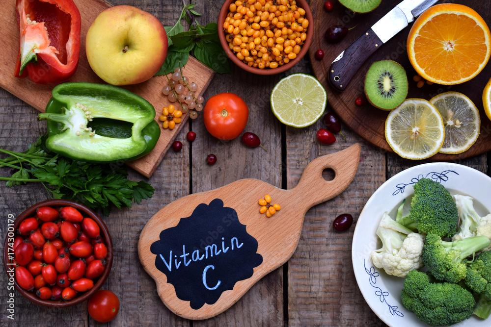 Φωτογραφία Composition of products containing ascorbic acid, vitamin C - citrus, cauliflower, broccoli, sweet pepper, kiwi, dog rose, tomatoes, apple, currant, sea buckthorn