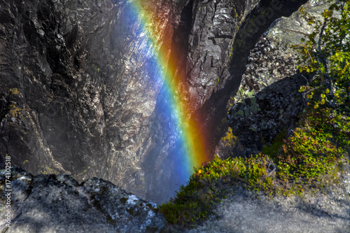 Regenbogen in der Schlucht