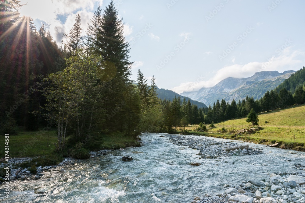 Obraz premium Gebirgsbach im Twengtal im Lungau, Österreich