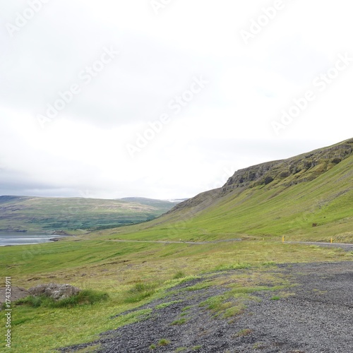 Landschaft am Hvalfjörður (Walfjord) in Islands Süd-Westen © tina7si