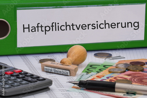 Aktenordner (grün) mit Beschriftung Haftpflichtversicherung photo