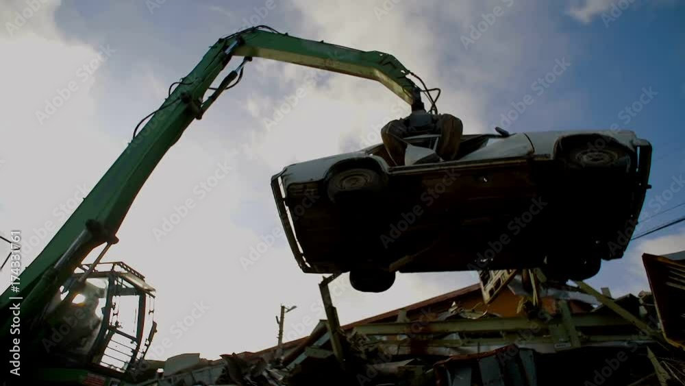 Cranes with hydraulic gripper moving cars for recycling Cranes with hydraulic gripper moving cars for recycling