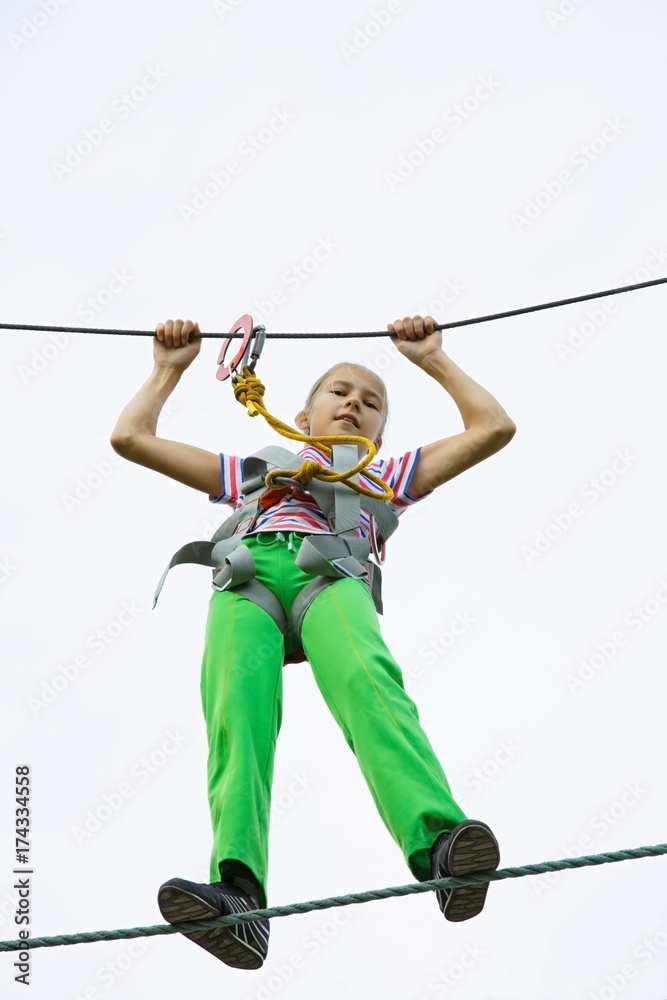 Obraz premium Teenage girl walking on a rope