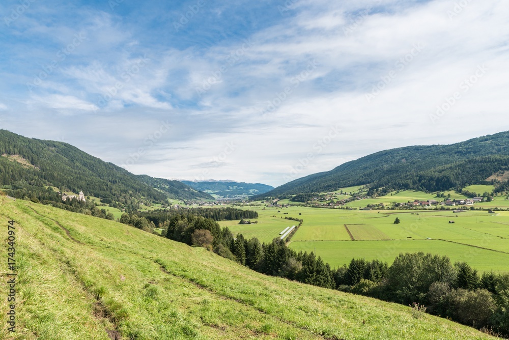 Panorama Blick auf die Täler und Berge im Lungau, Österreich Panorama Blick auf die Täler und Berge im Lungau, Österreich