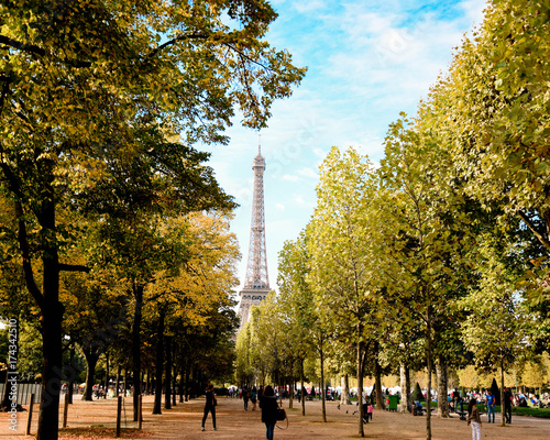 Tour Eiffel automne  © Zineb
