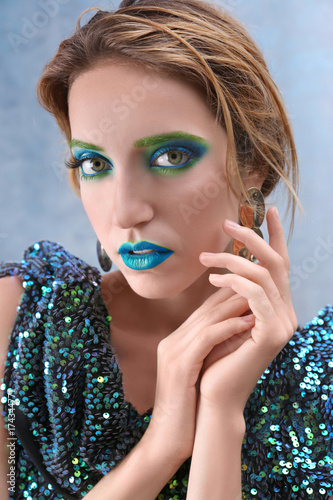 Young woman with bright gre...