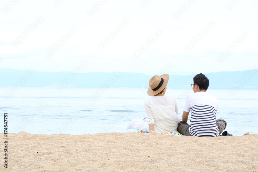 浜辺カップル 浜辺カップル