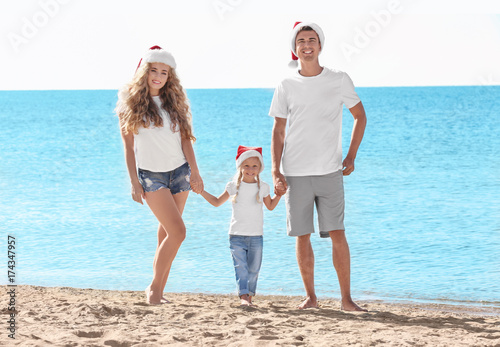 Young couple with girl on b...