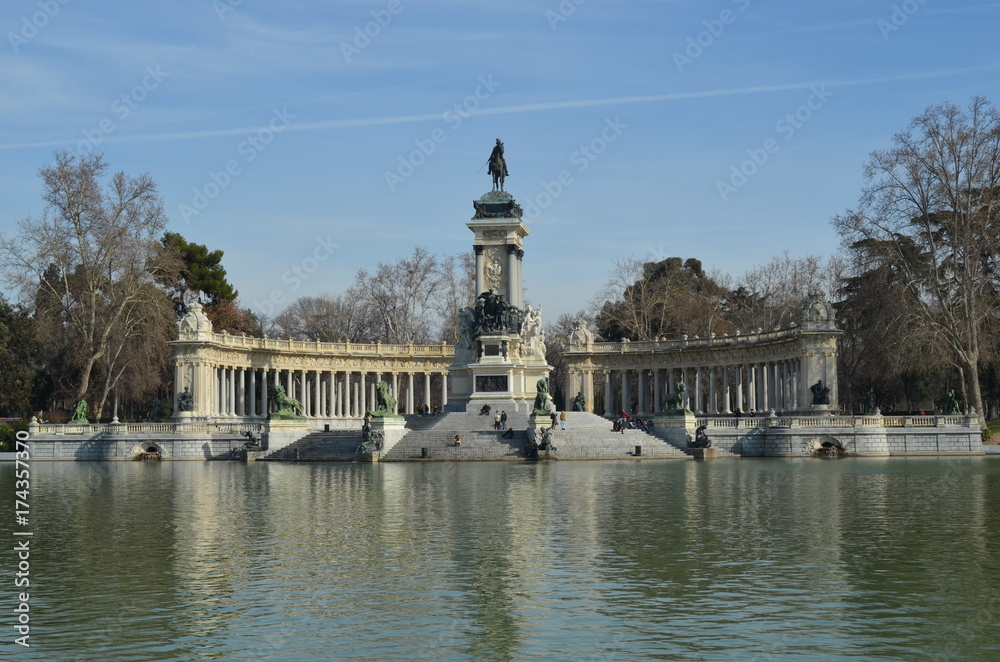 Fototapeta premium Madrid - Buen Retiro Park - Monument to Alfonso XII
