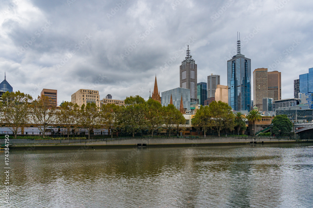 Melbourne cityscape and Yarra river at autumn