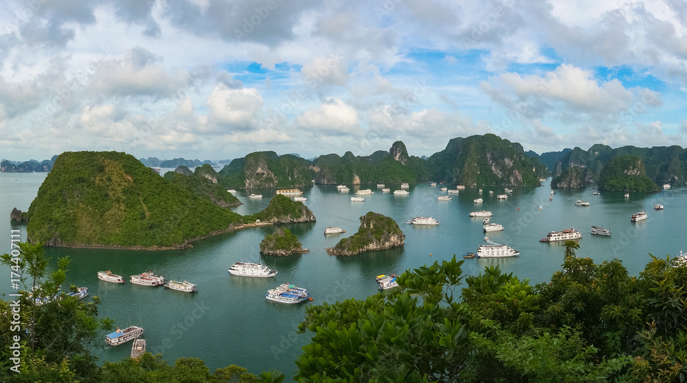 Fototapeta premium Aerial view panorama of Halong Bay with cruise boats