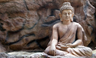 Rollo Buddha Sitzender Buddha im stillen Park  © reddees