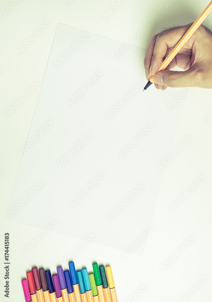 Obraz premium Hand writing on blank pepar with color pens