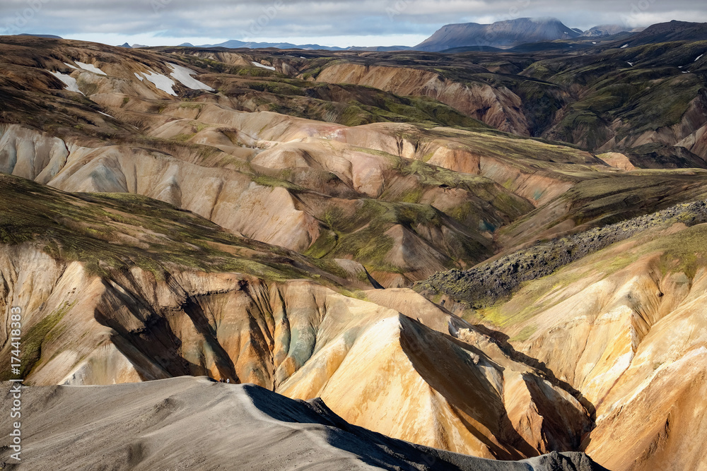Obraz premium Close view of dramatic landscape in Landmannalaugar NP, Iceland.