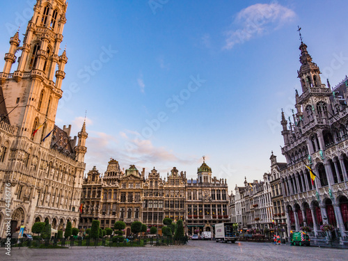 Fototapeta Naklejka Na Ścianę i Meble -  Morning view of the Grand Place in Brussels, Belgium.