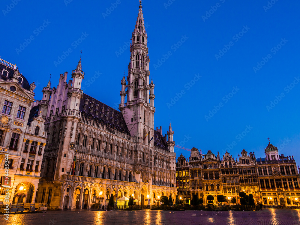 BRUSSELS, BELGIUM - AUGUST 14, 2013: Early morning view of the Town Hall in the Grand Place of  Brussels, Belgium.