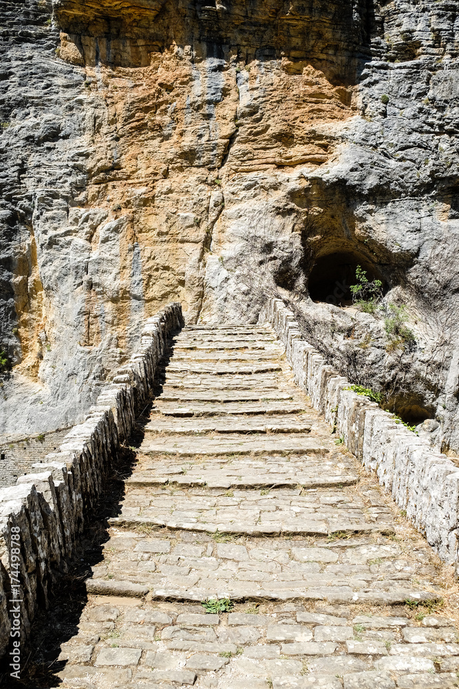 Brücke im Epirus Gebirge in Griechenland