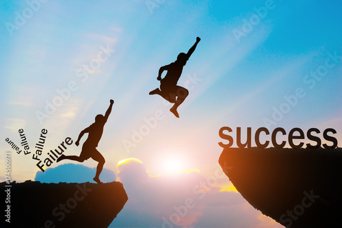 Obraz na płótnie Men jump over silhouette failure Committed to success. w salonie