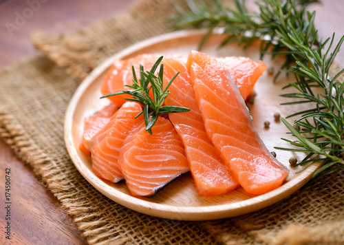  Fresh raw salmon