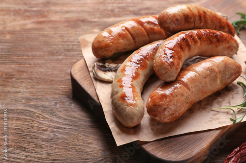 Grilled sausages on wooden board Fototapet
