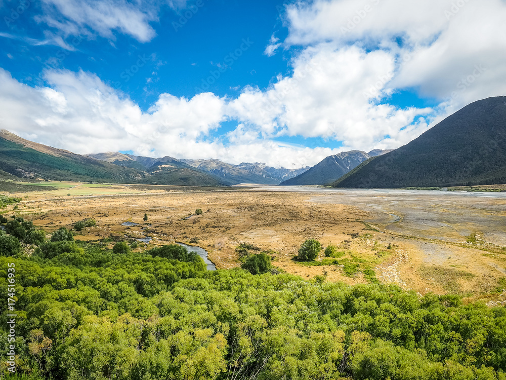 Road trip in the Arthur's Pass National Park. (South Island, New Zealand)